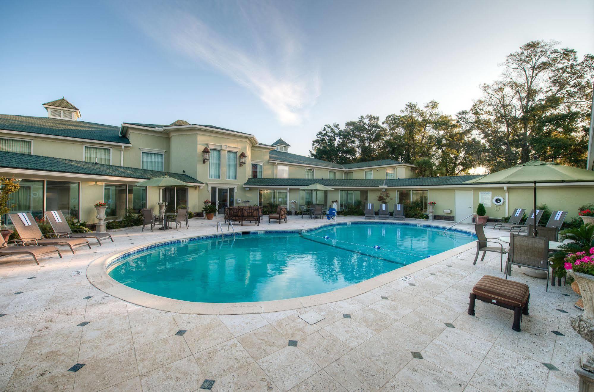 Town & Country Inn And Suites Charleston Exterior photo